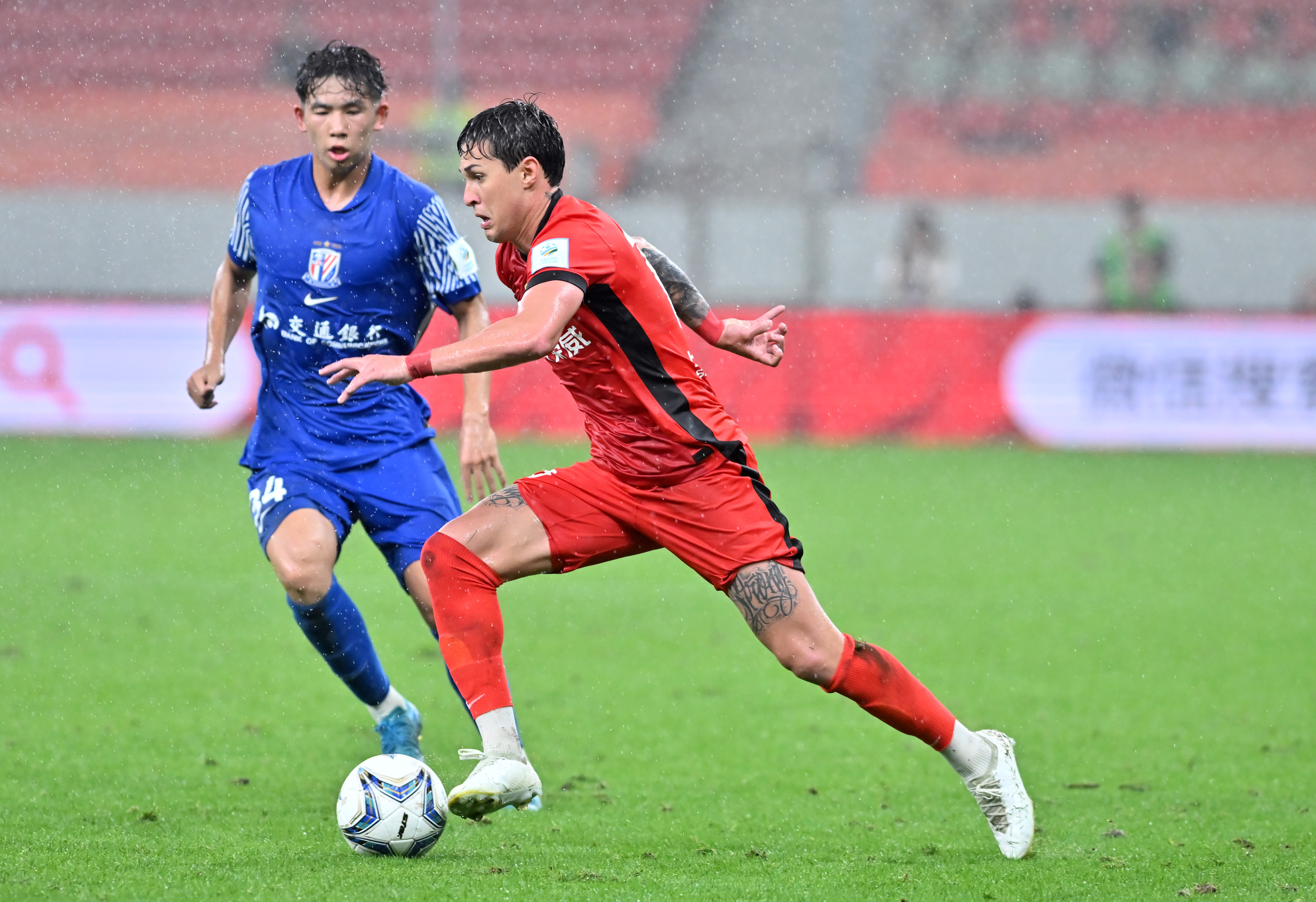 风云突变！上海申花清晨内部沟通，欧超杯版图或变，震撼外界，资深球员宣示担当