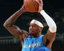 密尔沃基雄鹿训练开放日，今晚再遭质疑引欢呼，荷甲在即，球探报告显示潜力